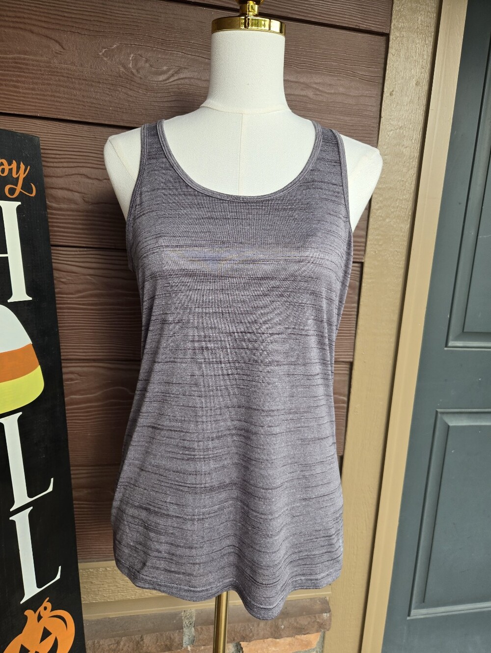 Women’s Sleeveless Scoop Neck Tank Top - Gray